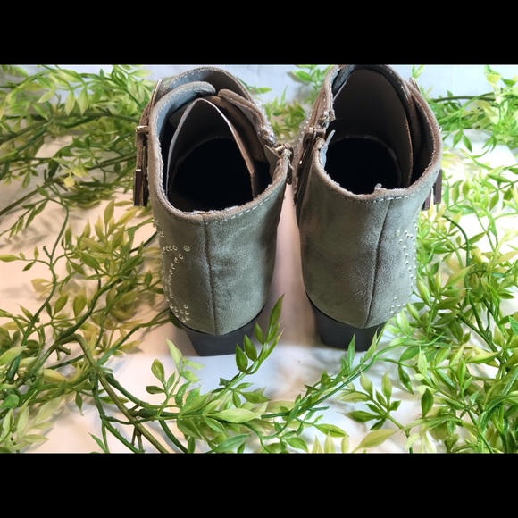 🍂Qupid Gray Buckle Booties - NWOT - Picture 5 of 6